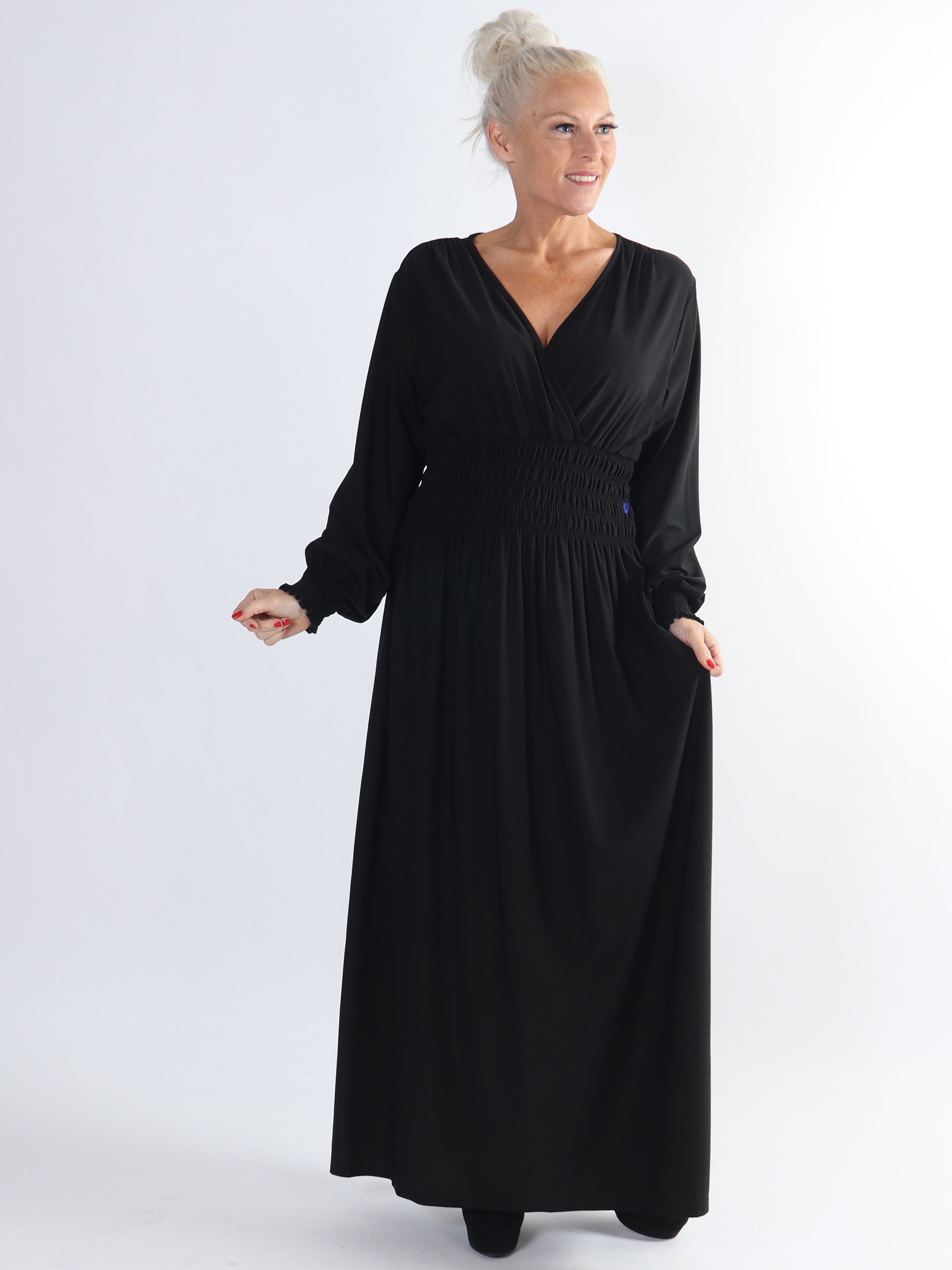 Pams Plain L/S - Elastisk plus size kjole med smock og lange ærmer